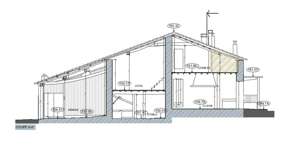 Une coupe transversale d'une ferme toulousaine permet d'apprécier les hauteurs du volume disponibles pour la rénovation.