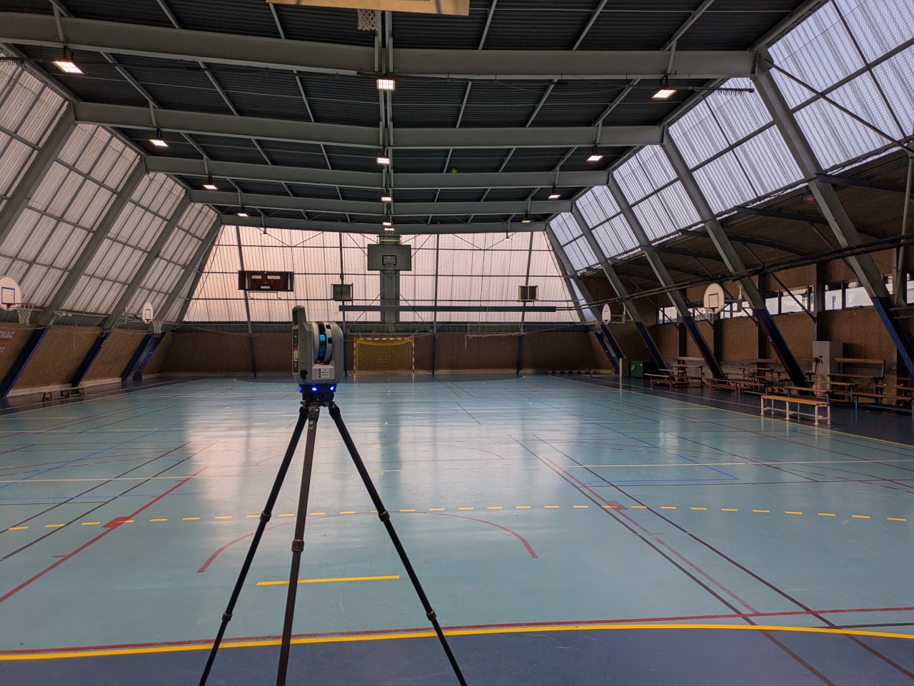 Un scanner laser 3D dans un gymnase
